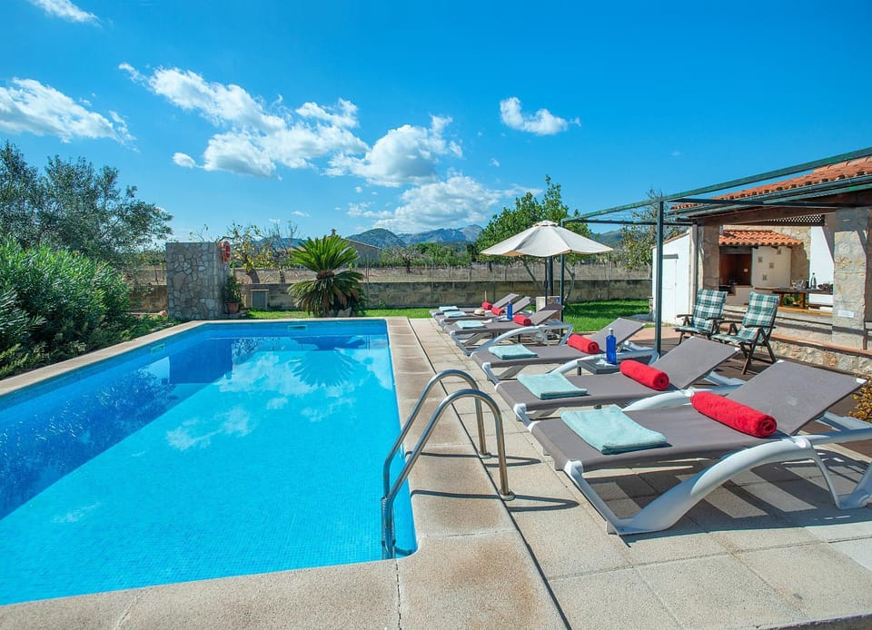 Swimming pool, sunbed