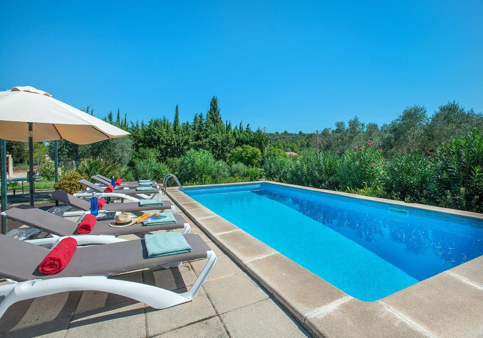 Swimming pool, sunbed