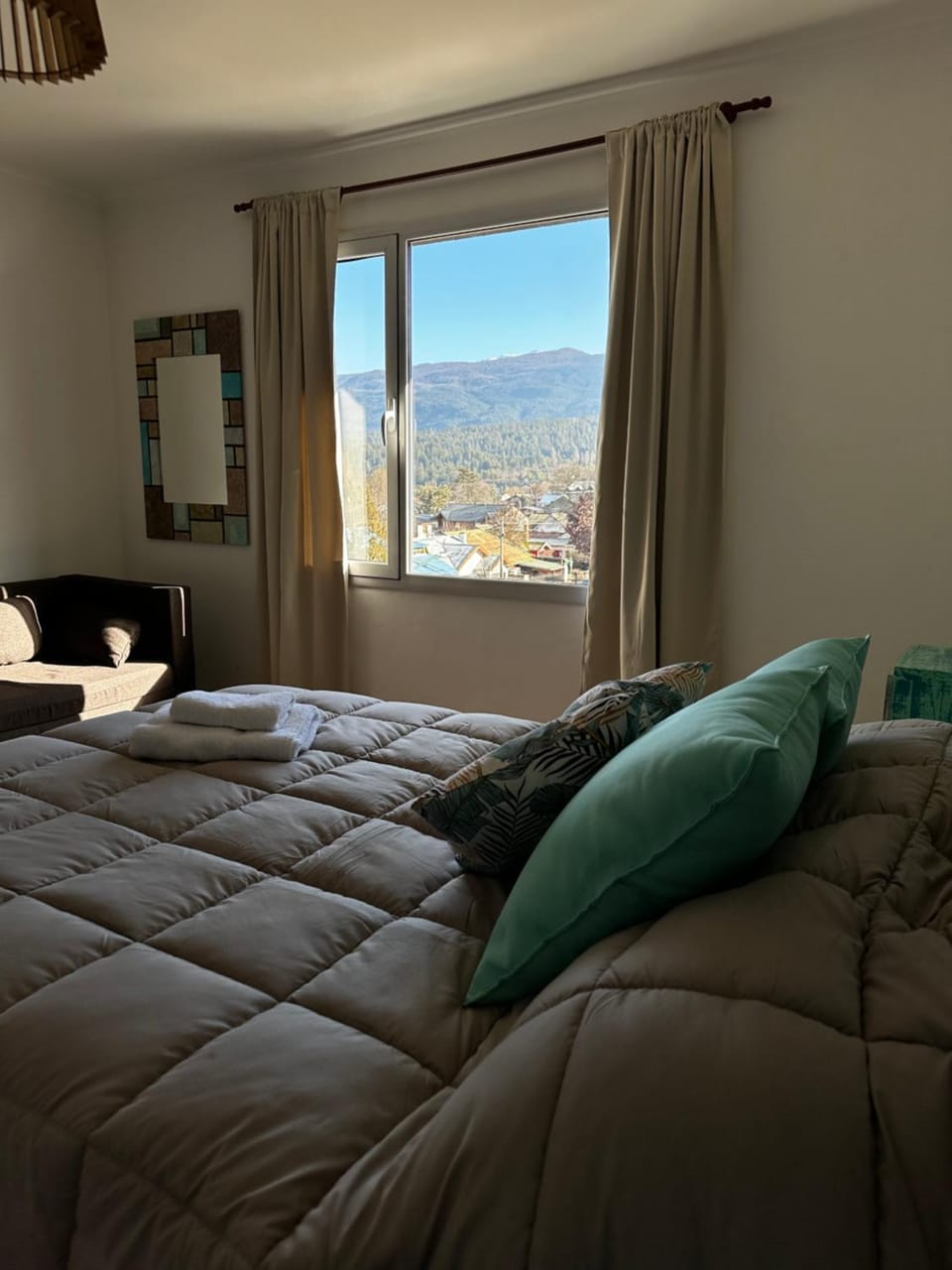 Bedroom, Mountain view