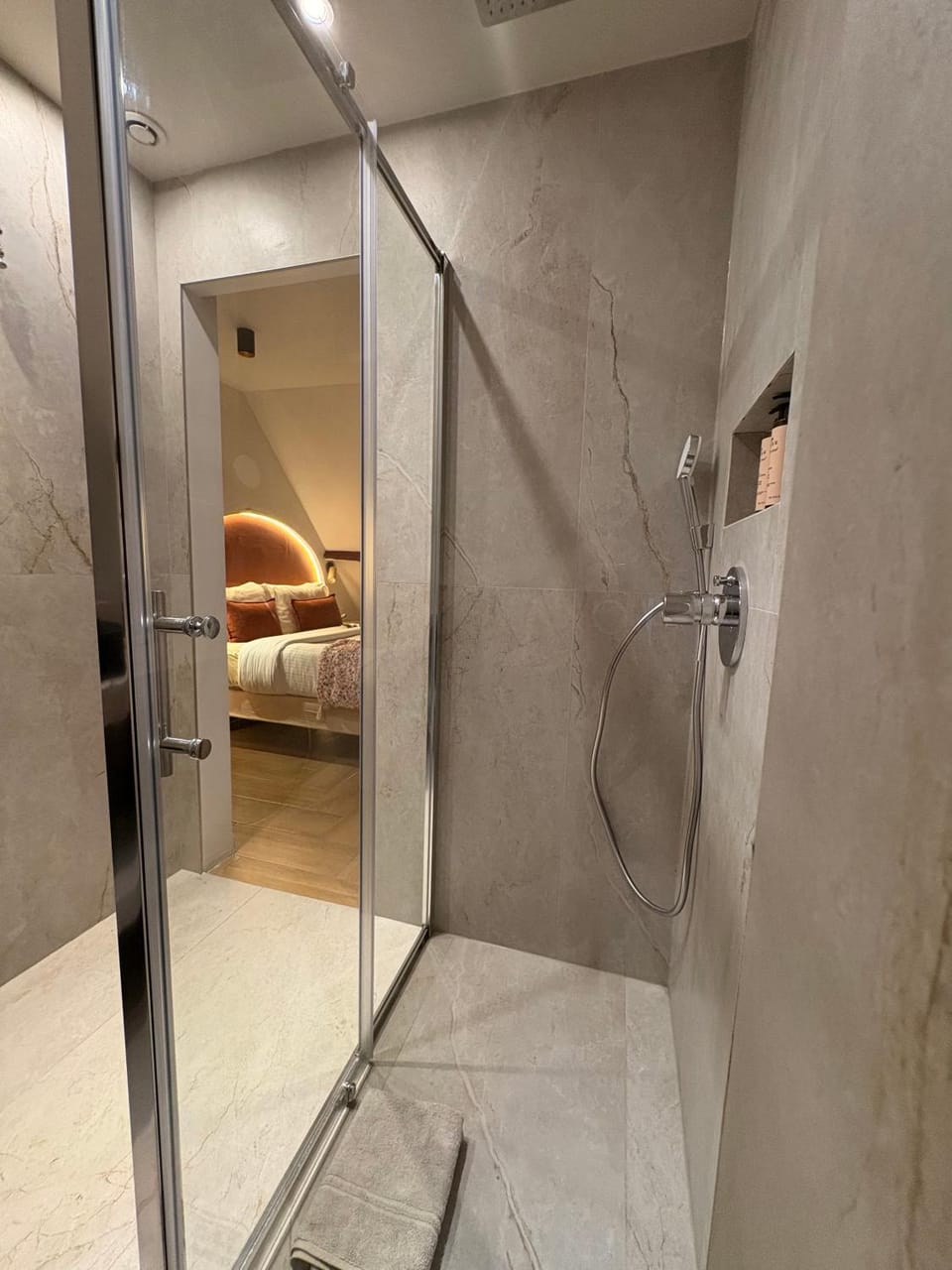Superbe appartement avec jardin et parking privé Apartment in Île-de-France