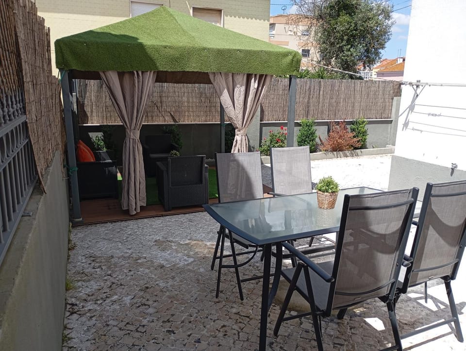 Patio, Day, Balcony/Terrace, Dining area