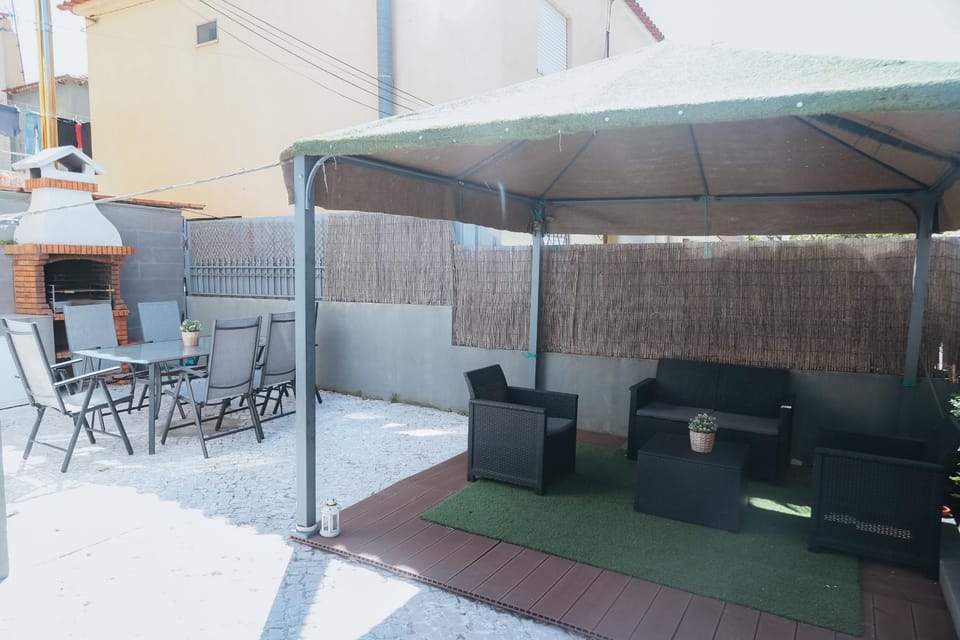 Property building, Patio, Inner courtyard view