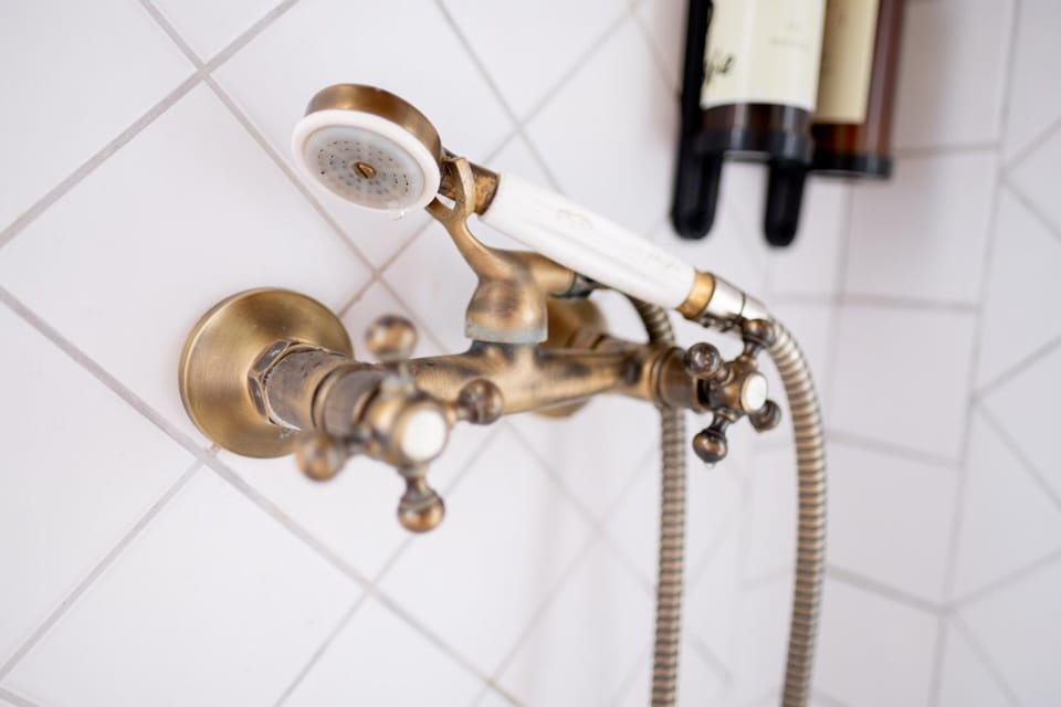 Shower, Decorative detail