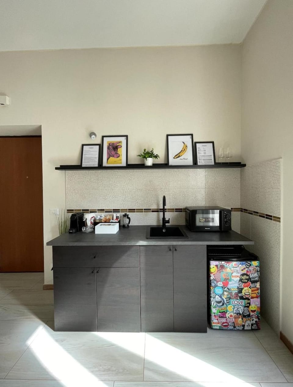 Coffee/tea facilities, Kitchen or kitchenette, microwave, minibar