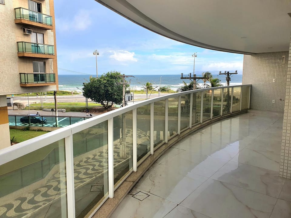 Lindo apt. Praia do Forte vista mar, 3qt, 3vgs (Barra Mares XX). Apartment in Cabo Frio