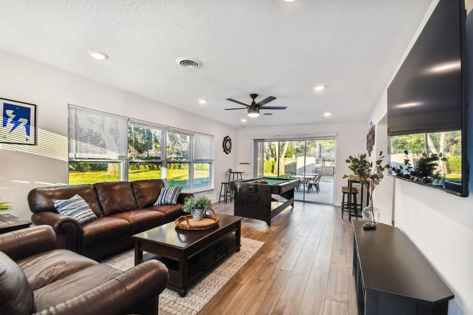 Communal lounge/ TV room