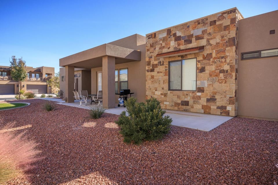 1 Top Ledge House in St George