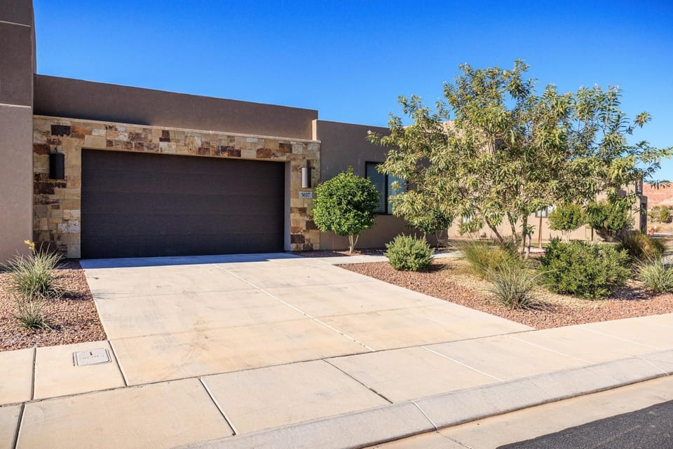 1 Top Ledge House in St George