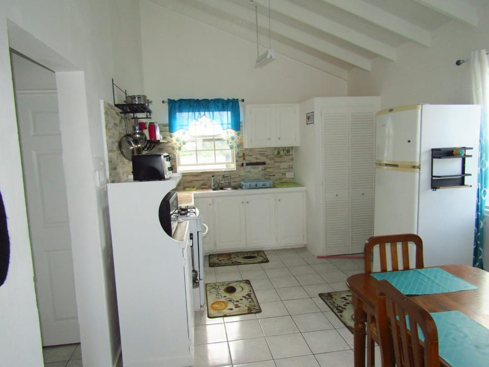 Kitchen or kitchenette, Dining area, minibar, pet friendly, stove