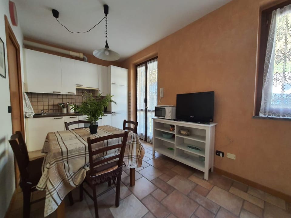 TV and multimedia, Kitchen or kitchenette, Living room, Seating area, Dining area, Evening entertainment