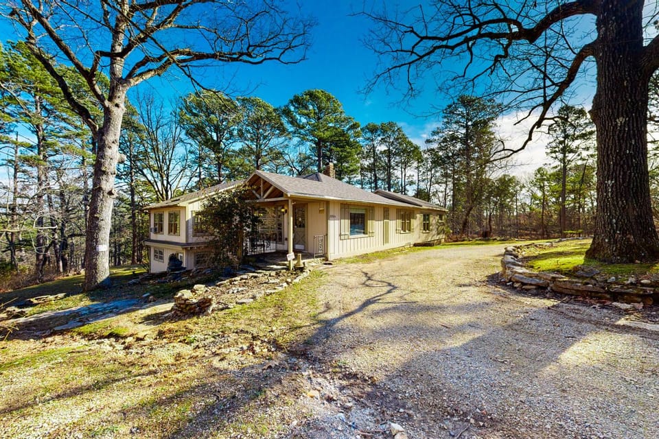 Pine Crest Lodge House in Eureka Springs