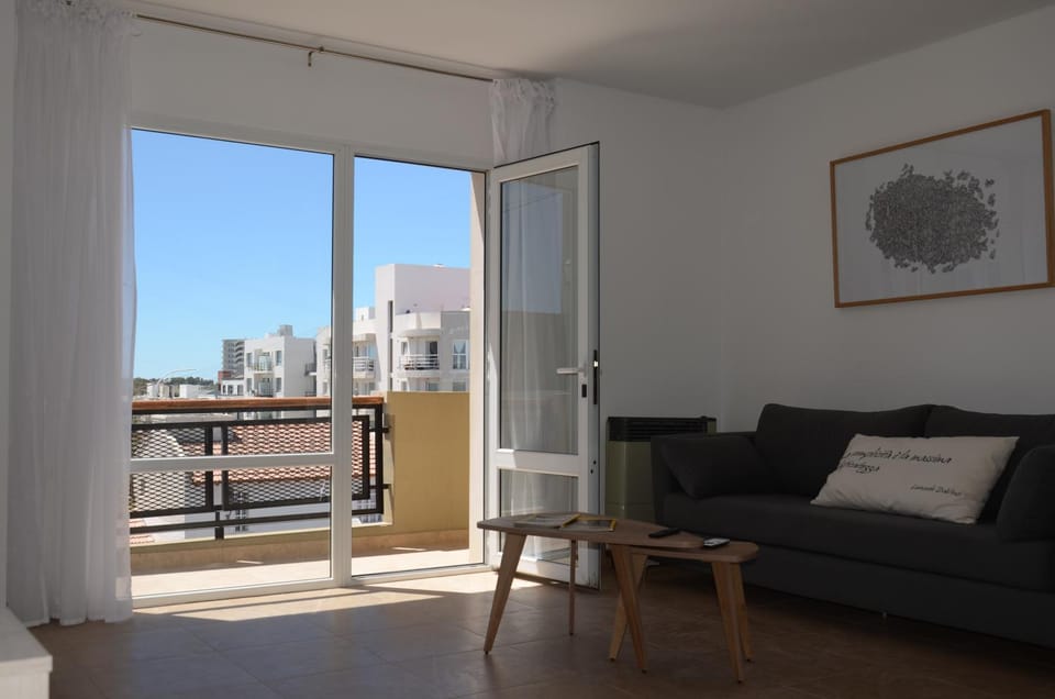 Linea Recta Sur- Aguila Mora, departamento amplio de 3 dormitorios a pasos del mar Apartment in Puerto Madryn