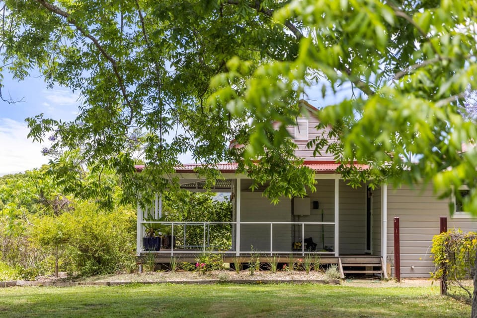 4 Bedroom Farm Cottage on the Bellinger River House in Bellingen