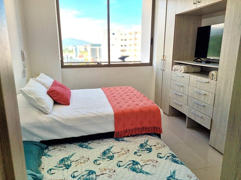 Bed, TV and multimedia, Photo of the whole room, Bedroom, wardrobe