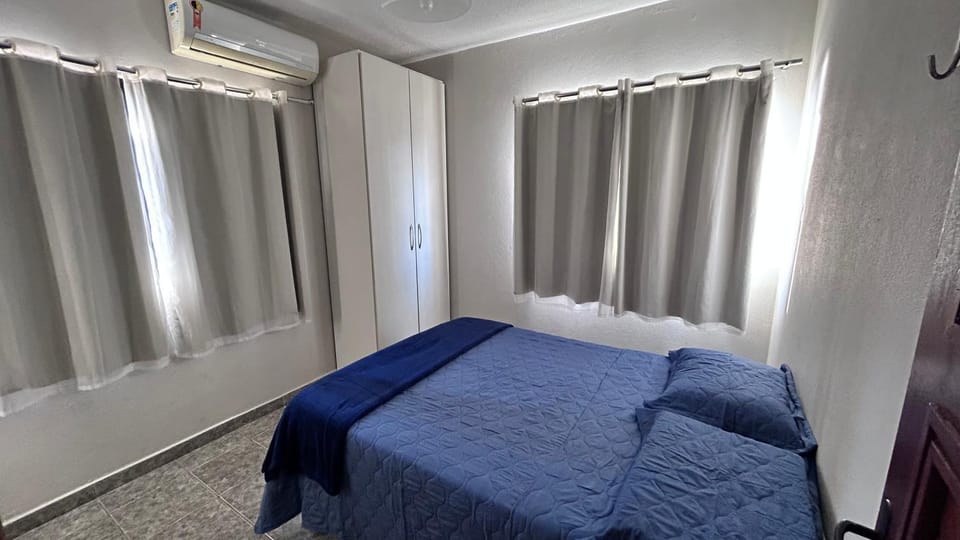 Bed, Bedroom, wardrobe, air conditioner