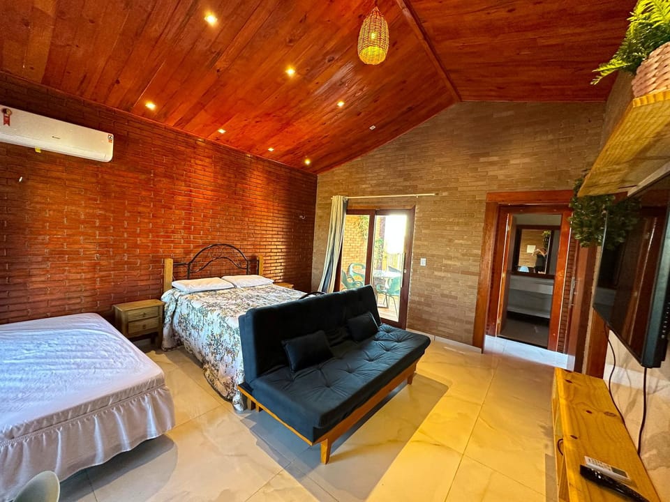 Bed, TV and multimedia, Living room, Photo of the whole room, Seating area, Bedroom, air conditioner