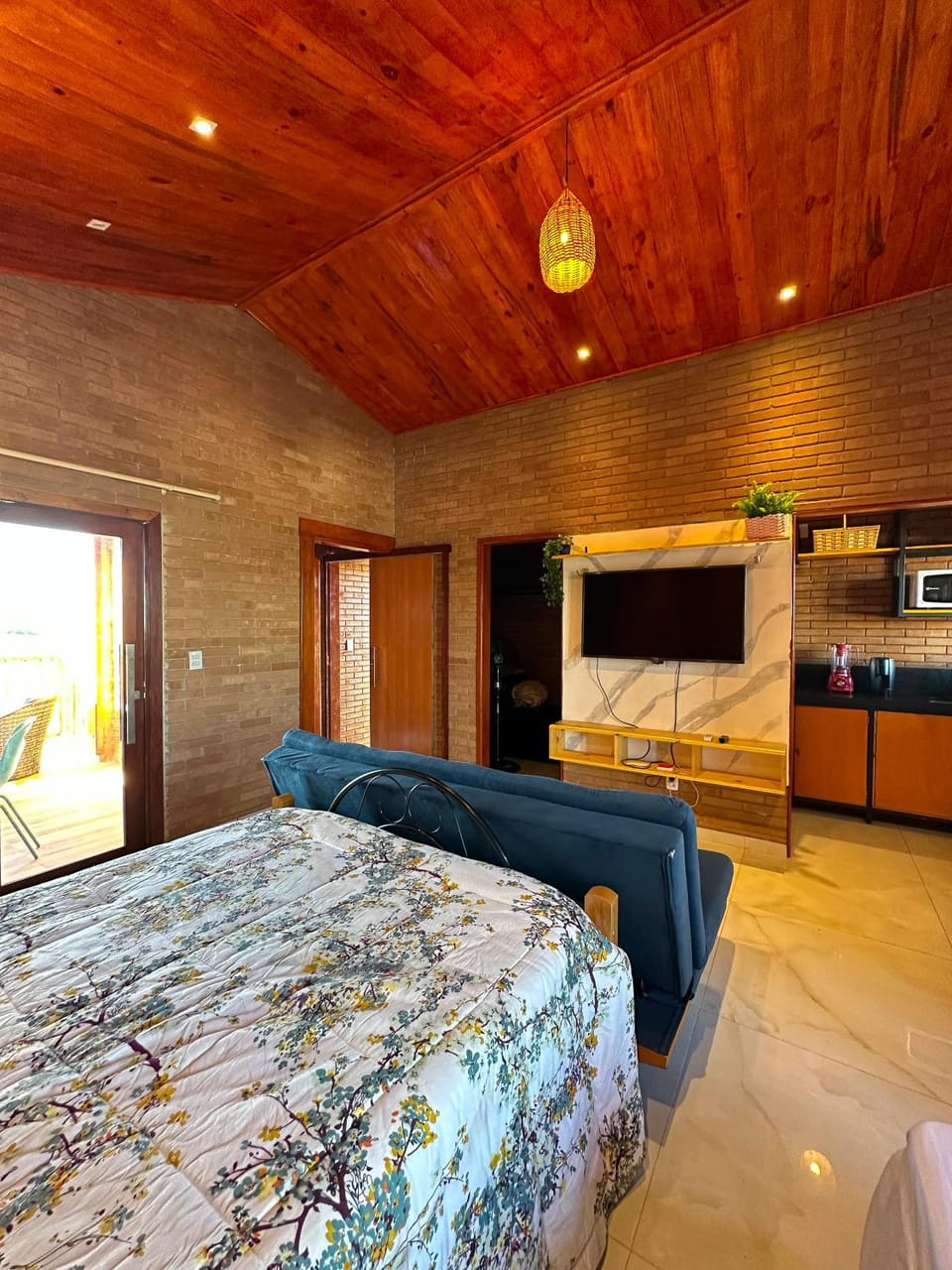 Communal lounge/ TV room, Bed, TV and multimedia, Kitchen or kitchenette, Living room, Photo of the whole room, Seating area, Evening entertainment, Bedroom, minibar