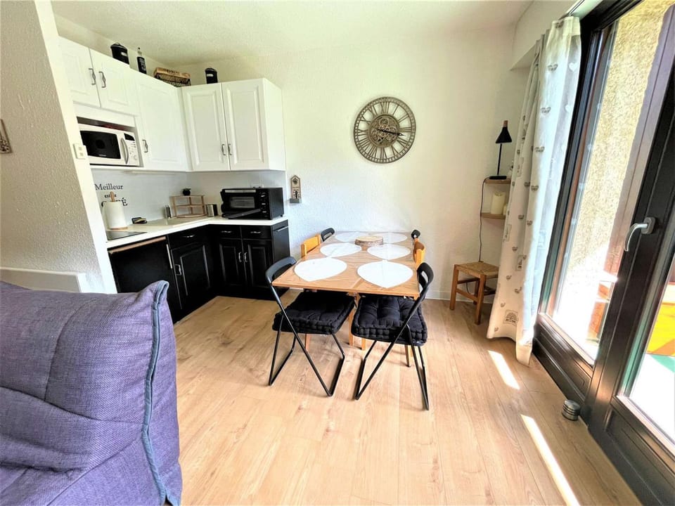 Studio pratique avec coin montagne à La Salle-les-Alpes, parking privatif - FR-1-330F-208 Apartment in Saint-Chaffrey