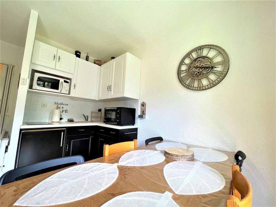 Studio pratique avec coin montagne à La Salle-les-Alpes, parking privatif - FR-1-330F-208 Apartment in Saint-Chaffrey