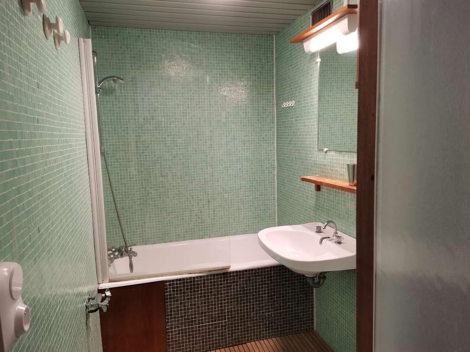 Grand studio lumineux sud, 6 pers., centre station - FR-1-404-342 Apartment in Aragon