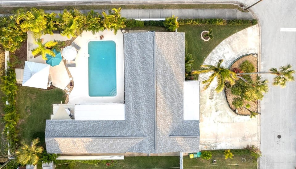 Patio, Day, Pool view, Swimming pool, sunbed