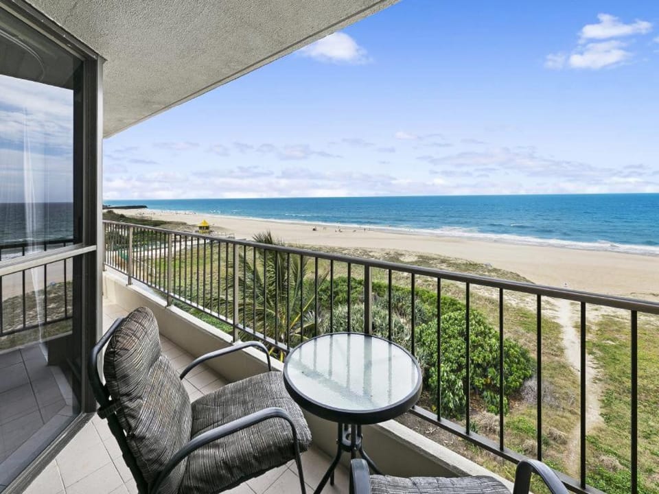 Surfside Court - Hosted by Burleigh Letting Apartment in Palm Beach