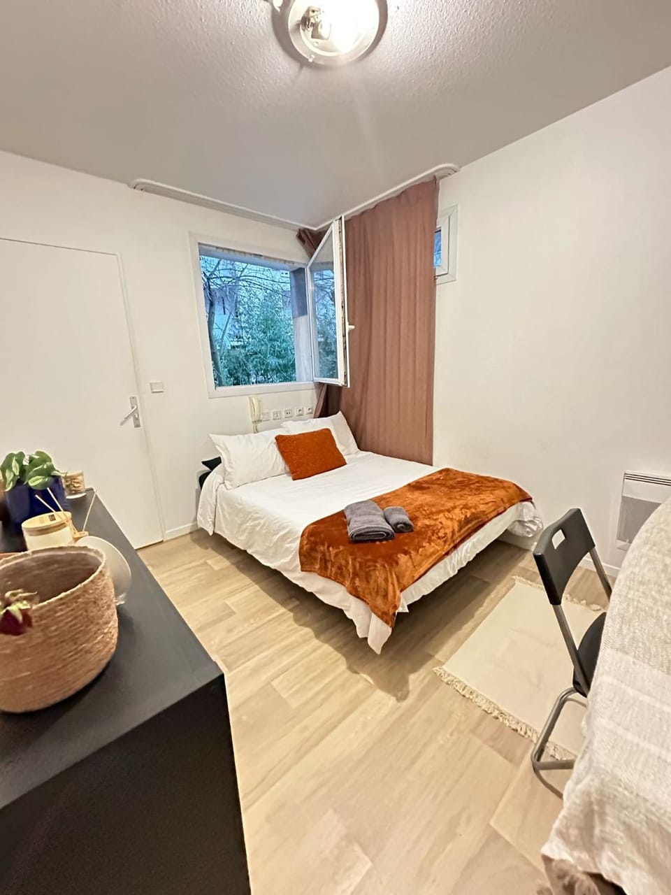 Cozy studio in la Défense Bed and Breakfast in Courbevoie