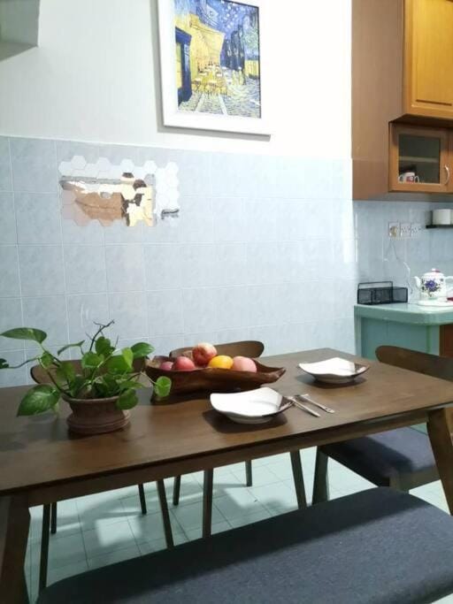 UIA Younee Kuantan Homestay 3R2B 9pax 5 min to town House in Pahang, Malaysia