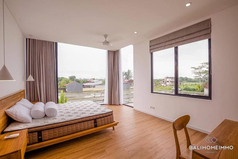 Villa Luna Kedungu: Modern 2-BR w/ pool & rooftop Villa in Kediri