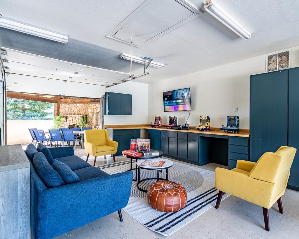 Secluded Mtn Top Family Haven w/Views Spa & Arcade Villa in Three Rivers