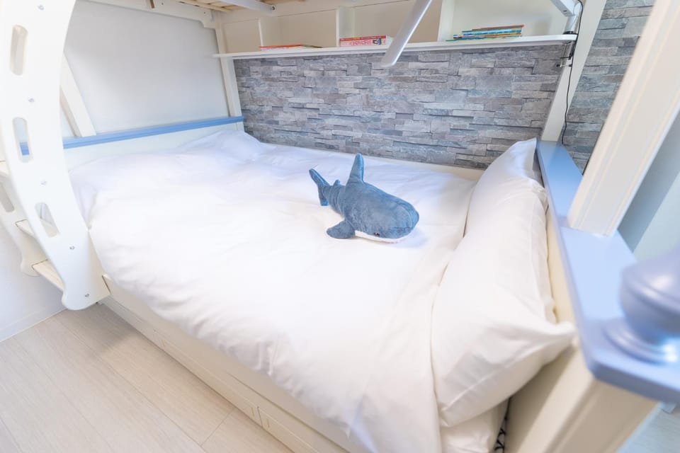 Bedroom, bunk bed