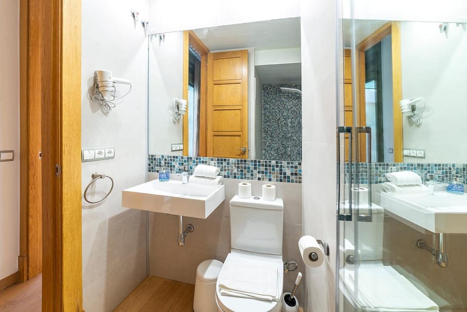Shower, Bathroom, towels