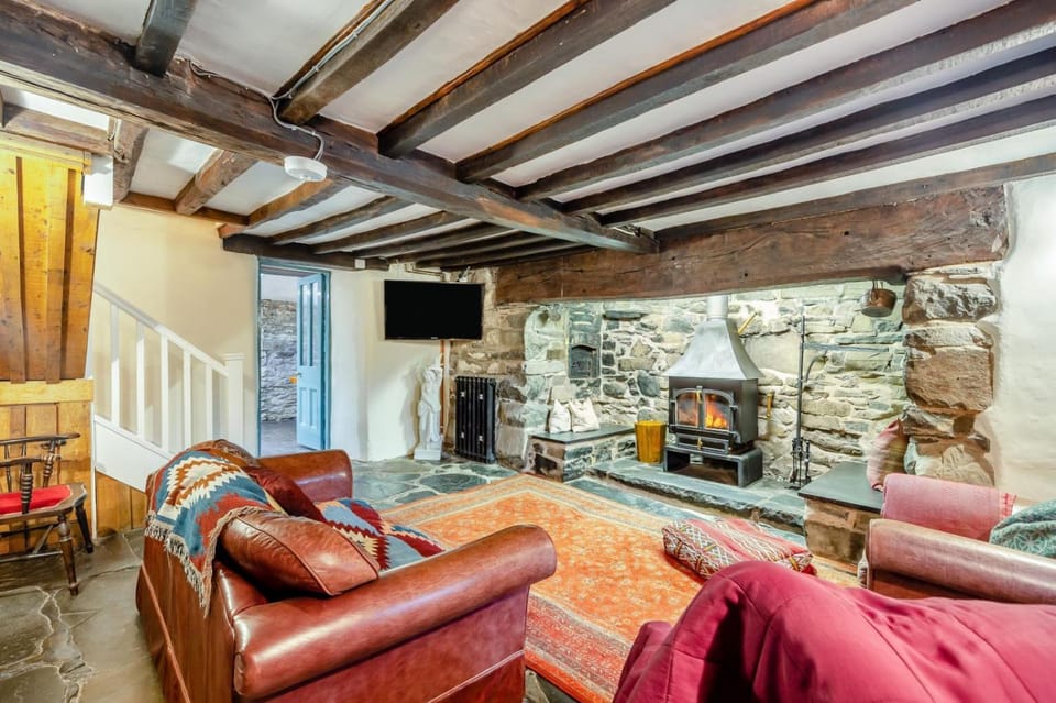 Y Cwtch - Panoramic mountain views within Snowdonia's National Park - 4x4 only House in Wales