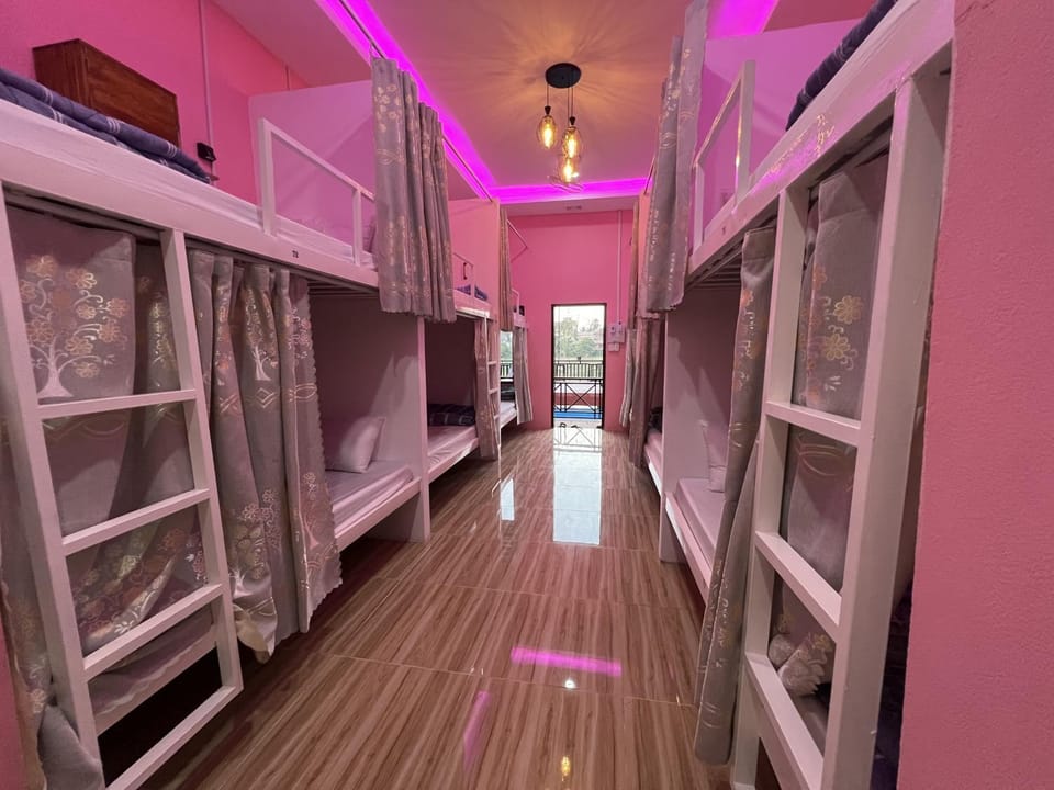 Bedroom, bunk bed