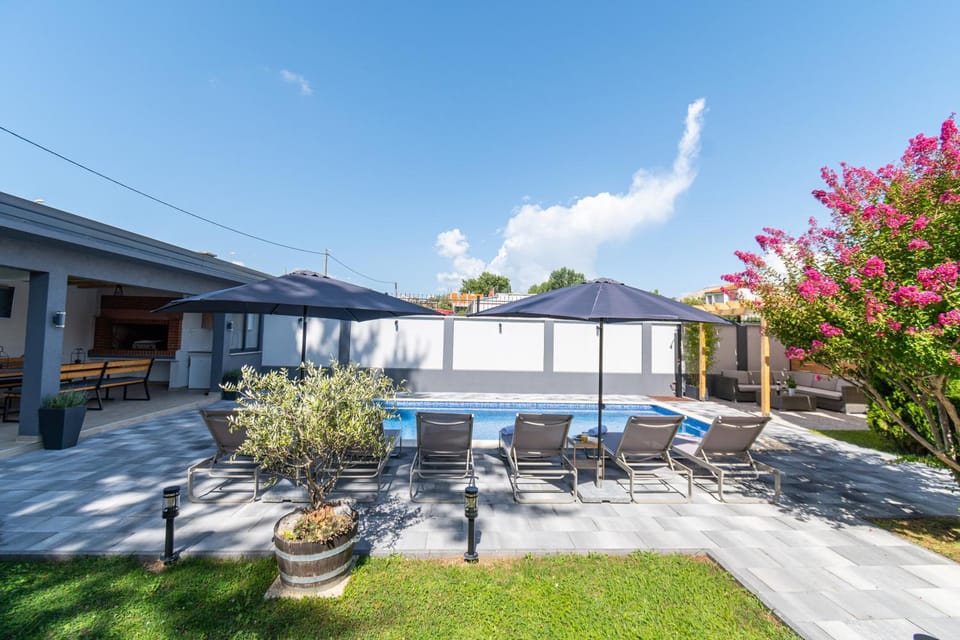 Patio, Day, Garden, Garden view, Pool view, Swimming pool, sunbed