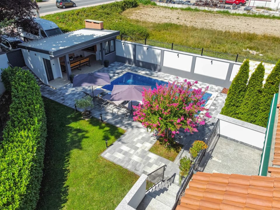 Garden, Pool view, Swimming pool, sunbed