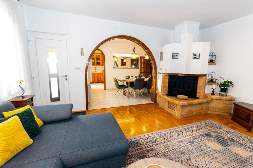 Communal lounge/ TV room, Living room, Seating area