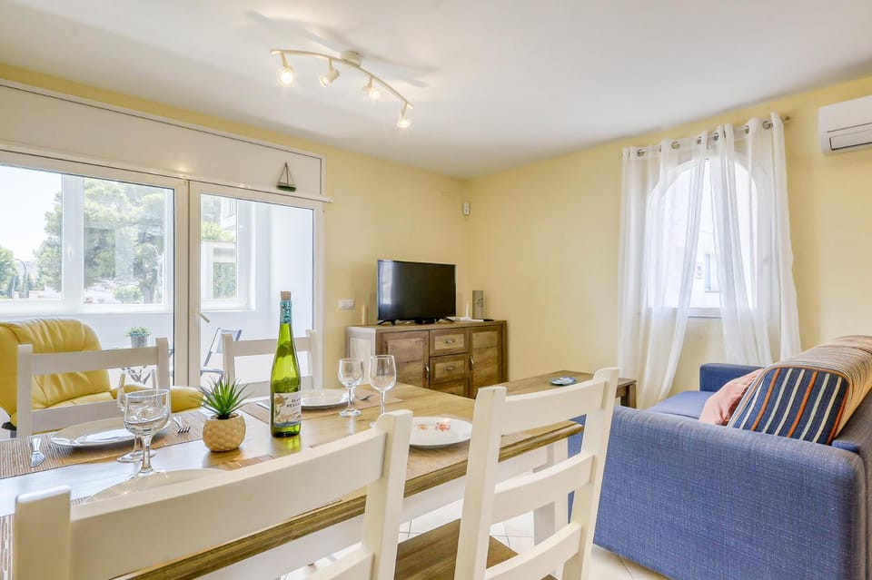 TV and multimedia, Dining area