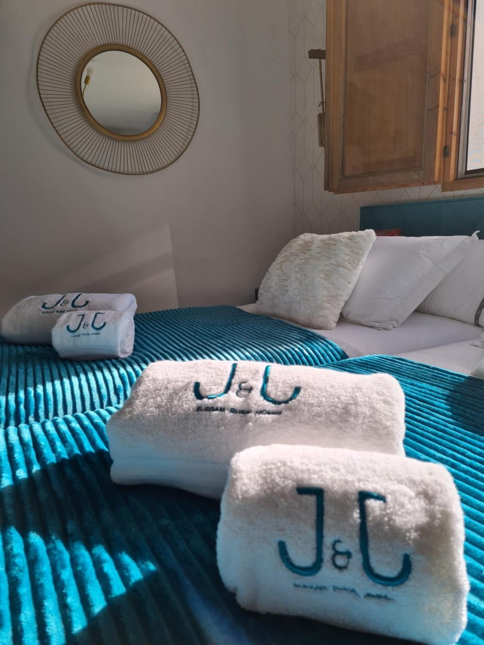 Bed, Photo of the whole room, Bedroom, towels