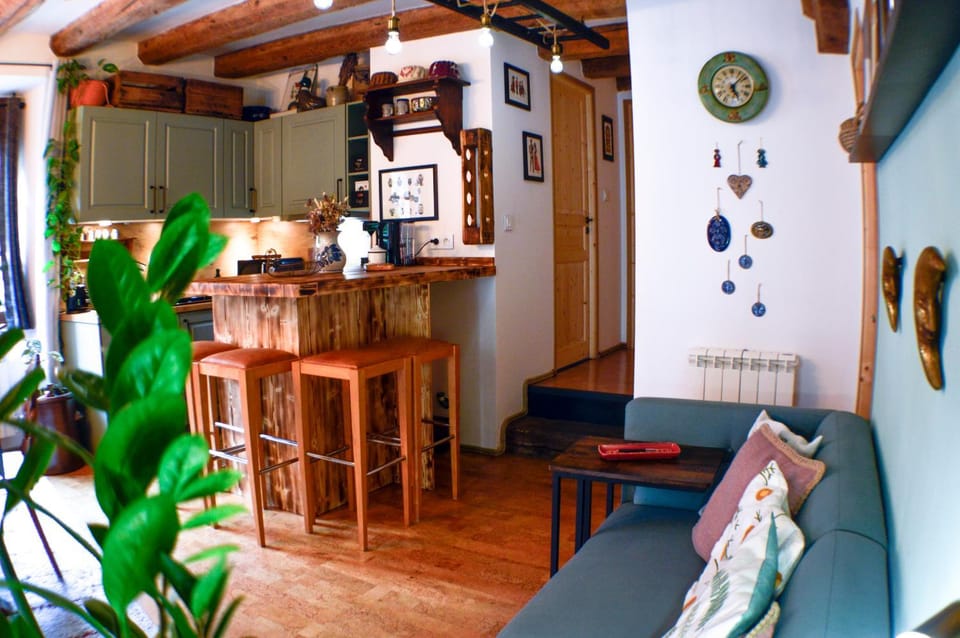 Kitchen or kitchenette, Living room, Seating area, Dining area