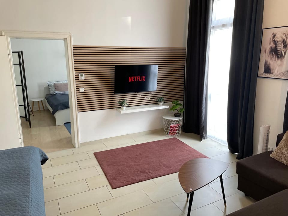 Bed, TV and multimedia, Living room, Seating area, Bedroom