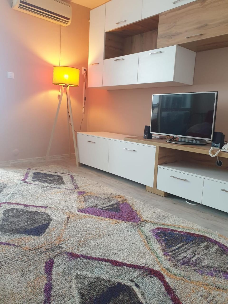 Communal lounge/ TV room, TV and multimedia, Living room, Evening entertainment, Bedroom, air conditioner