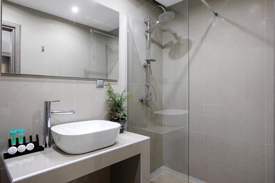 Bathroom, Living room