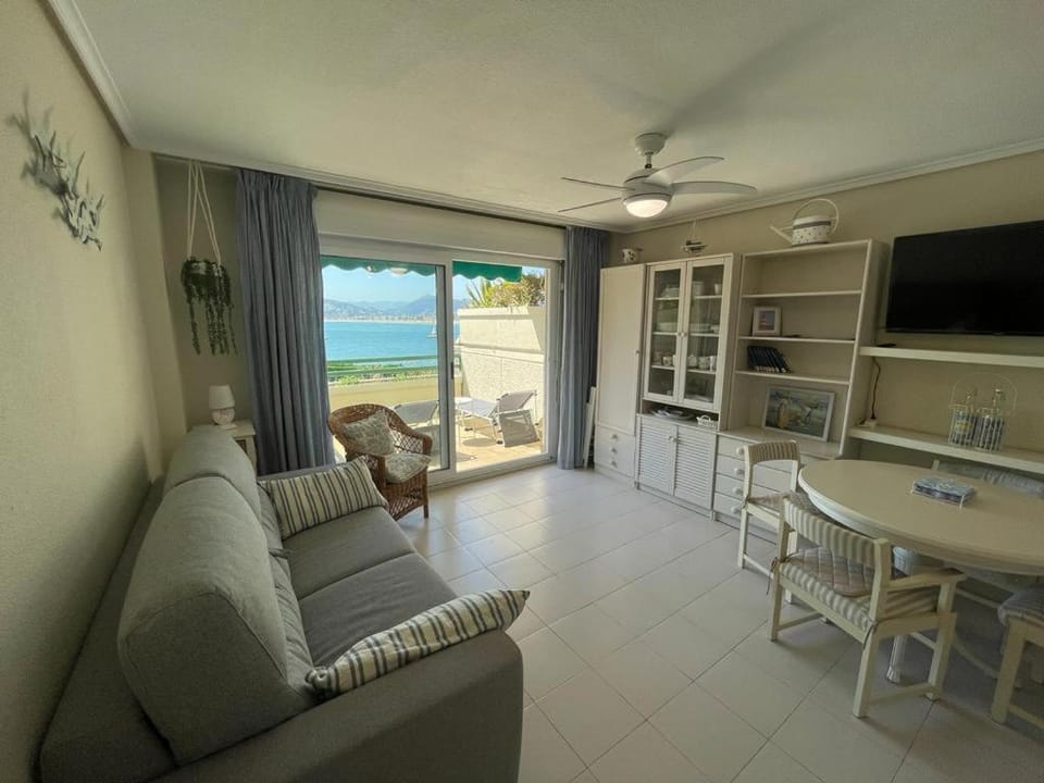 Communal lounge/ TV room, Natural landscape, TV and multimedia, Kitchen or kitchenette, Living room, Dining area, minibar