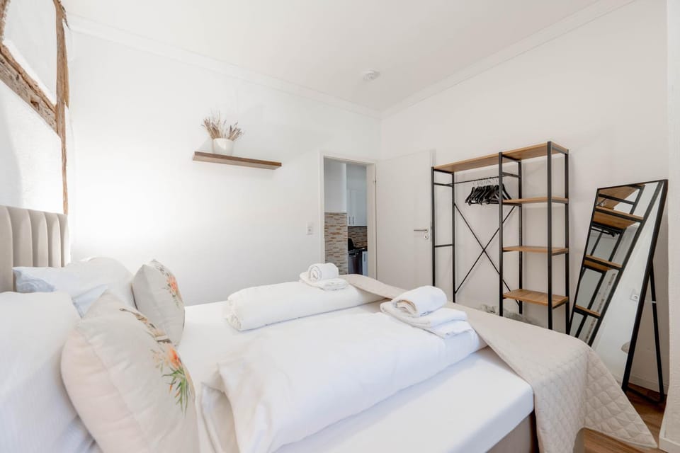 BackHome - SUITE L - Parkhaus - Fantastische Schlosslage - SmartTV - Waschmaschine - Netflix - 50qm - 24h Checkin- Apartment 1 Apartment in Ludwigsburg