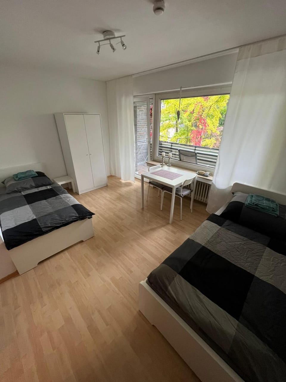 Bed, Photo of the whole room, Seating area, Bedroom
