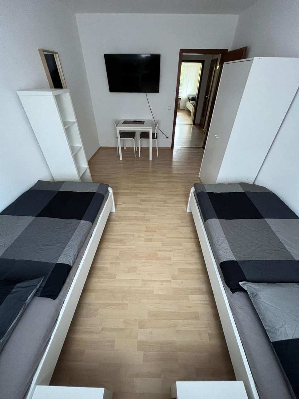TV and multimedia, Photo of the whole room, Bedroom