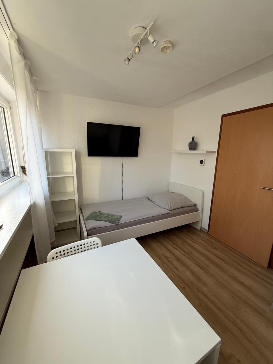 Communal lounge/ TV room, Bed, Photo of the whole room, Bedroom
