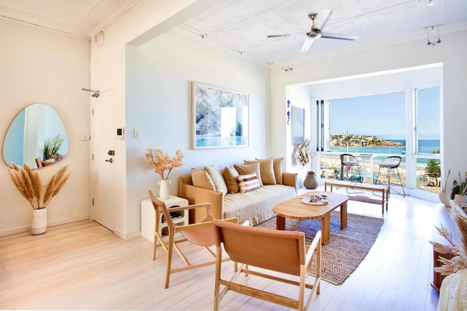Majestic Beachfront Apartment in Sydney