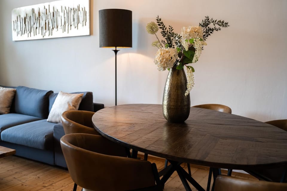 Living room, Decorative detail, Seating area, Dining area
